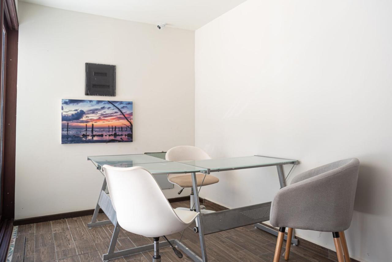 Hotel Mayari Holbox 外观 照片 A meeting room at the headquarters of the company