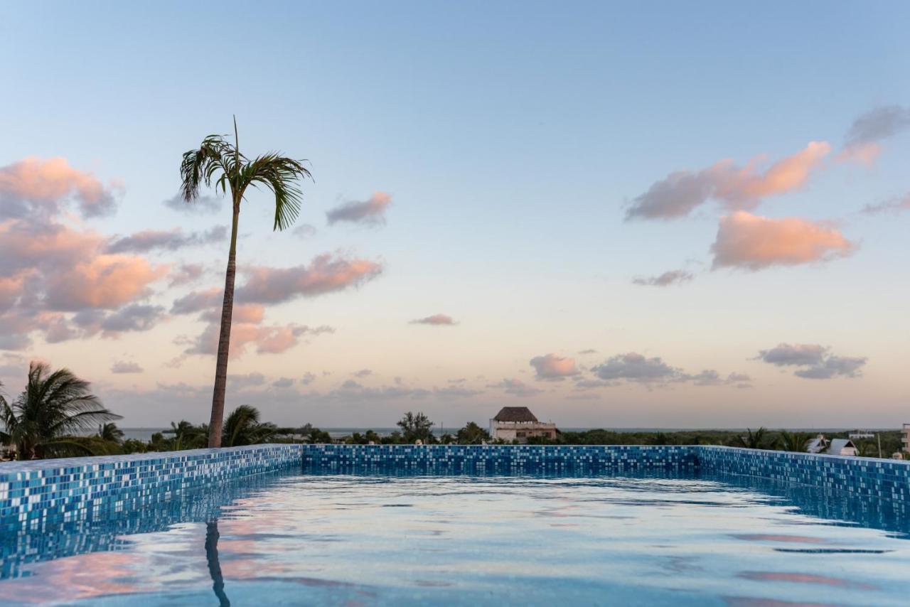Hotel Mayari Holbox 外观 照片 Infinity pool at the Grand Palladium Hotel, Playa del Carmen, Mexico