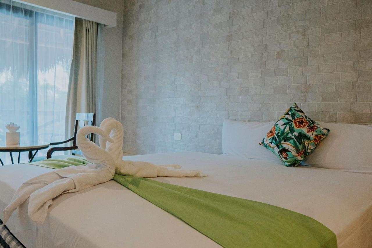 Hotel Mayari Holbox 外观 照片 A bed with a towel animal