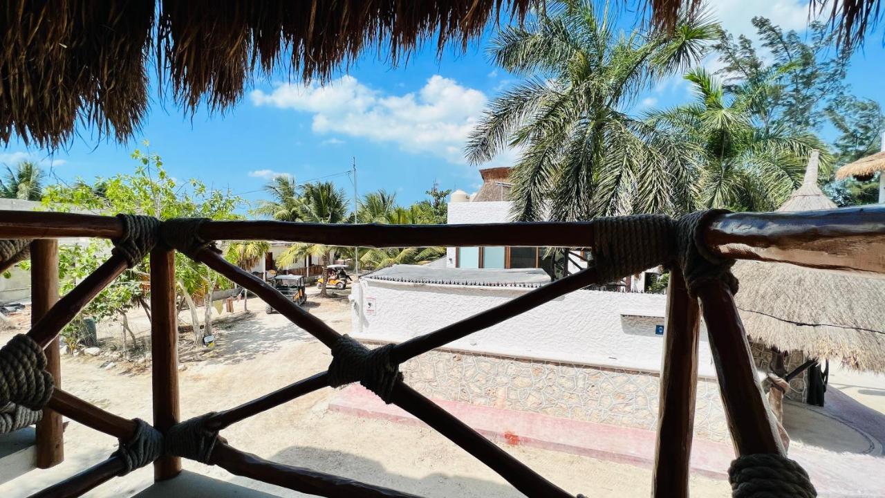 Hotel Mayari Holbox 外观 照片 View of the beach from the hotel